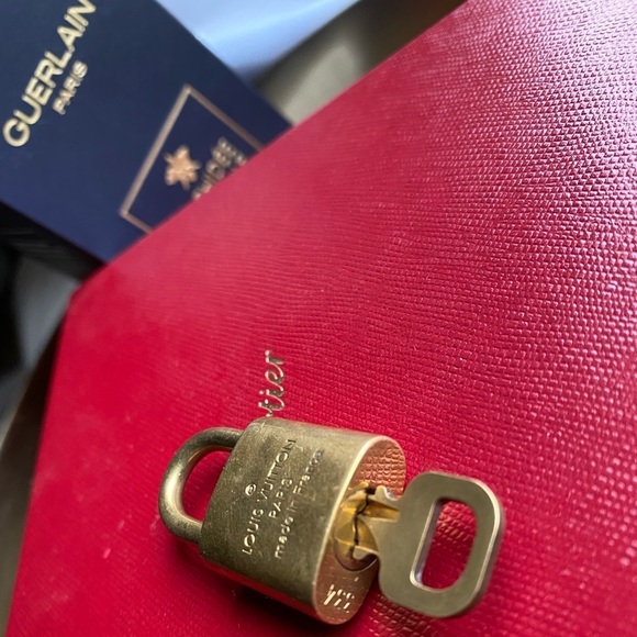 Louis Vuitton lock and key - Picture 2 of 8